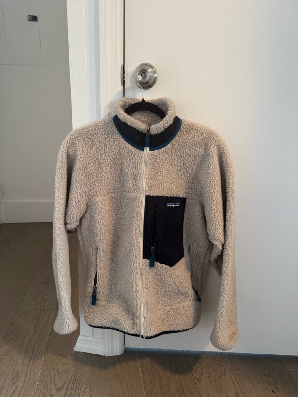 Patagonia Men’s (unisex) Cream Sherpa Jacket with Navy Chest Pocket